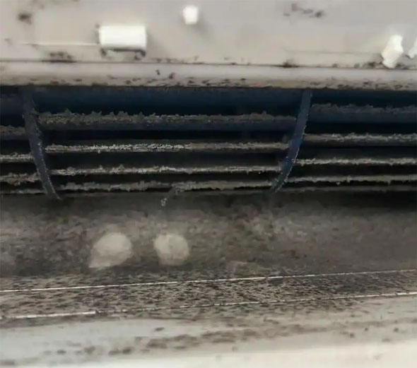 武隆空调吹的风有股烧焦味是怎么回事